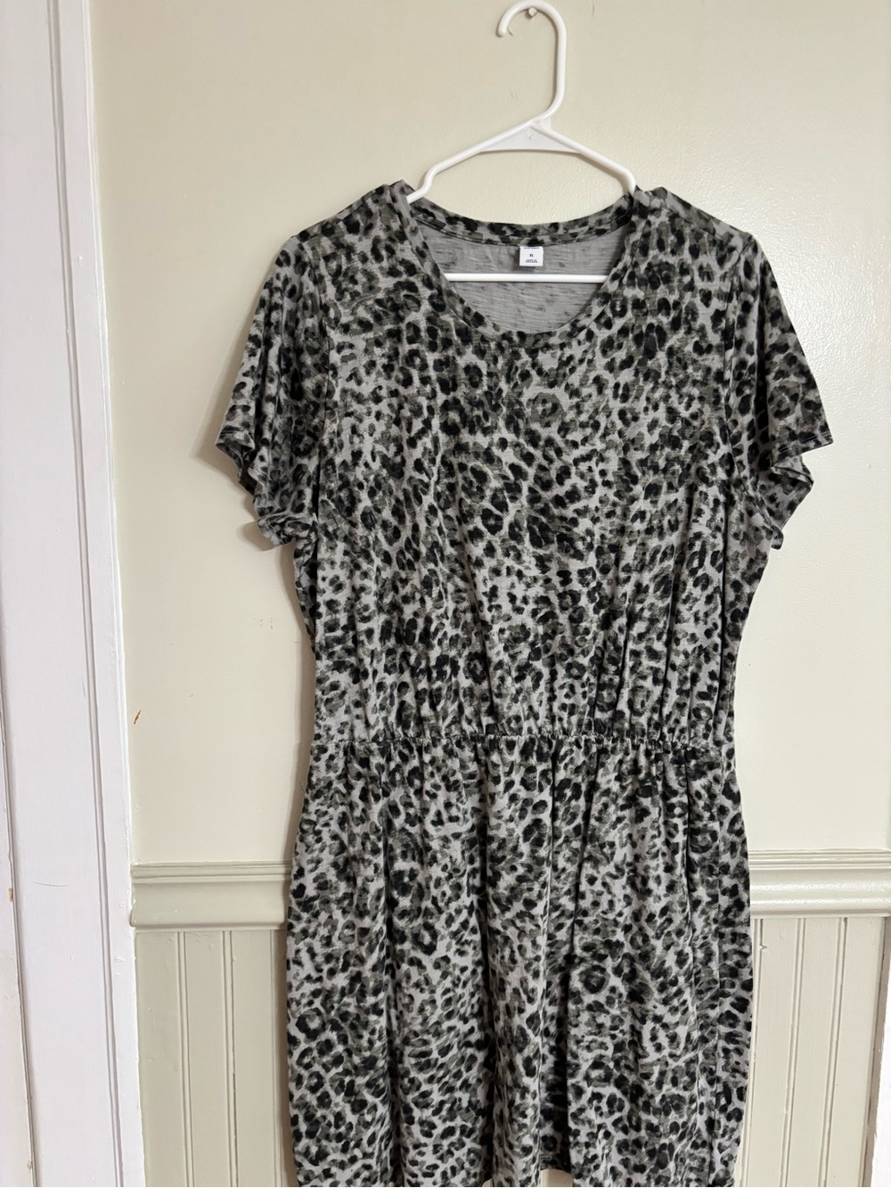 Old Navy Gray and Black Leopard Print Short Sleeve Dress